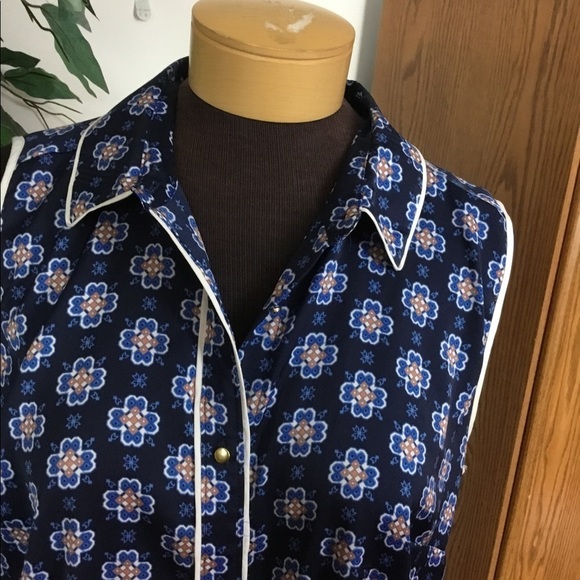 Liz Claiborne Large patterned collared 3/4 button down tank - Picture 4 of 15